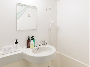 ���j�b�g�o�X���ł��B�R���p�N�g�Ŗ��邭�������̂���o�X���[���ł��B