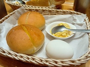 選べるモーニング一例(2名分)、ローブパンとたまごペースト&ゆで玉子