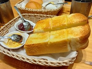 選べるモーニング一例(2名分)、山食(トースト)パンとたまごペースト&おぐらあん