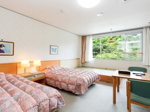洋室|車椅子でも自由に移動できる広い客室 ※一部バリアフリーでない箇所があります