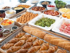 約40種のモーニングビュッフェをご提供します。