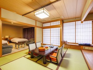 【ファミリールーム】和室で旅の思い出を語らう。