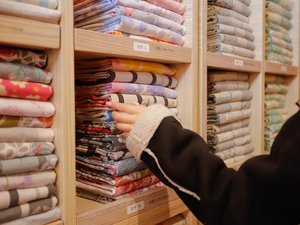 【無料】選べる色浴衣をご用意。お好きな浴衣をお召しになり、日本庭園を散歩してみては。