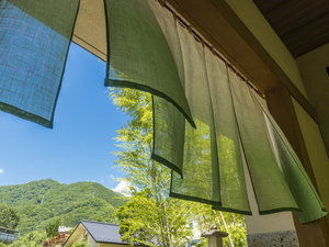 風にそよぐ暖簾