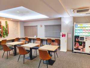 【ラウンジ】ご朝食・ご友人との歓談・待ち合わせ等ご自由にご利用いただけます。