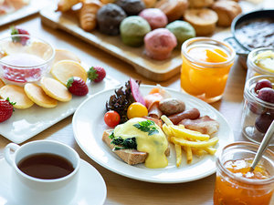 サザンタワーダイニング(20階)で洋食中心の朝食ブッフェをご用意しています。