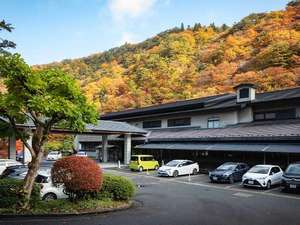 山水閣秋の頃外観