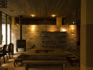 Loungeラウンジ1925>夜はデザートやドリンク、朝はヨーグルト・フルーツや珈琲を楽しめる場所です。