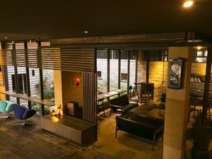 Loungeラウンジ1925>夜はデザートやドリンク、朝はヨーグルト・フルーツや珈琲を楽しめる場所です。