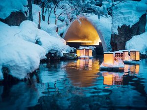 【かまくら露天風呂:冬】雪景色を眺めながら入る温泉は格別。