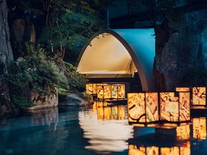 【かまくら露天風呂:夏】夏は「ねぶた灯篭」。季節ごとで異なる設えをご用意しております。