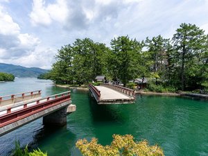 お部屋から天橋立や廻旋橋を目の前にご覧いただけます。