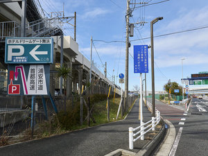 【駐車場】駐車場入り口。舞浜駅北口方面にお越しください。