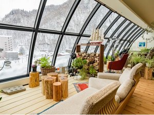 【特別フロア「月星」専用ラウンジ:ここの木】冬は一面が真っ白な雪景色気に…