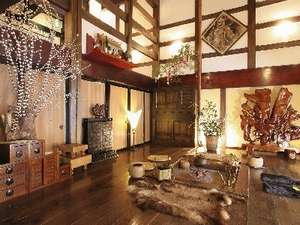 到着後は、囲炉裏の間でほっとひと息