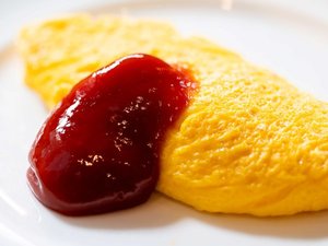 ふんわりオムレツ トマトやデミグラスなどお好みでどうぞ