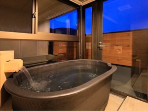 【半露天風呂付きツインベッド】和モダンな内装となっております(一例)