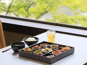 【お食事】和食、洋食、中華、ご当地メニューなどお好きなものをお楽しみください ※一例