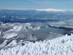 【冬】樹氷・山頂より月山を望む