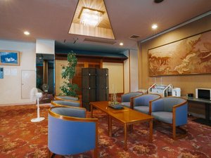 落ち着いたロビーラウンジ。湯上がりのひと休みに。ビールも販売しております。