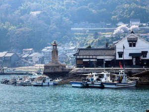歴史深い「潮待ちの港」はゆったりとした時間が流れています。