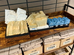 アメニティバイキング/本館1階エレベーター前、別邸1階フロント横にございます。ご自由にお持ちください