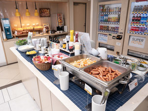 ���H���ԁi���`�y�j6:30�`8:30�i���E�j�j 6:30�`9:00�@�Ă����ăp��������r���b�t�F�`���ł�