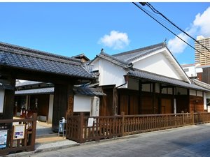 �y���ق���ԂŖ�4���z���Ïh�{�w