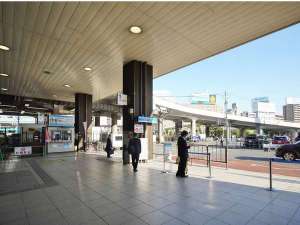 【JRからのルートB】レンタルサイクルの「駅リンくん」まで進むと横断歩道があります。