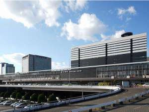 新大阪駅から徒歩数分の立地です。大阪府内はもちろん、他府県など各方面へのアクセスも非常に便利です。