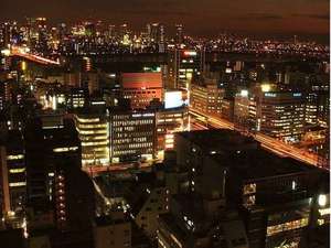 夜景:23階からの景色を眺めながら、ホテル自慢の本格料理をぜひご堪能ください。