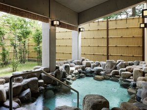 神鍋温泉 ゆとろぎ(ホテルから徒歩1分):道の駅隣接。熱源は環境負荷の少ないバイオマス燃料を主熱源