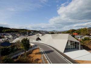 【川棚温泉交流センター 川棚の杜】 建築家・隈研吾先生の設計です。ホテルから徒歩5分