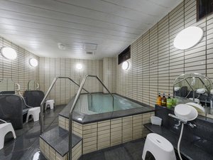 男性浴場(15:00〜24:00、5:30〜9:00)