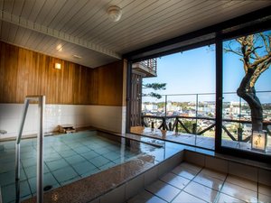 �y�W�]����E�j���z���̔��𓒂�����Ɩ����āA����̏�i���������������܂��B
