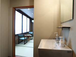 �y�a��8��z