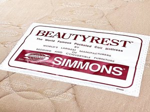 全室シモンズ製ポケットコイルマットレスを採用。