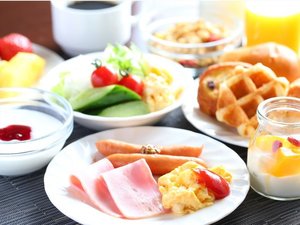 朝食は和洋のバイキングをご用意しております♪