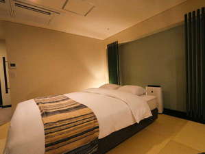 �y�ԐS�O�F�Ɂz�_�u���T�C�Y��������ɂ������Ƃ����x�b�h�ŁA�����Ȃ��q���ܘA��̂��q�l�ɂ������p��