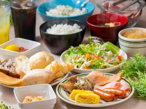 【朝食】和洋どちらも楽しめるビュッフェメニューが豊富にございます。