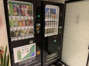 ◆飲料自販機◆アルコール類とソフトドリンク類が1Fと2Fにございます。