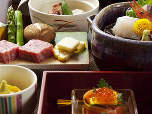 日本海屈指の鮮度を誇るお造り、和牛、加賀野菜とここならではの味。