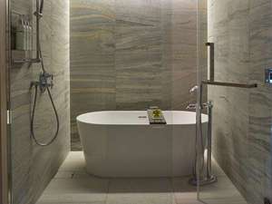 �o�X���[���i�v���~�A�X�C�[�g�j