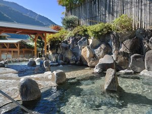 日帰り温泉湯の里おかだ 露天風呂 岩風呂