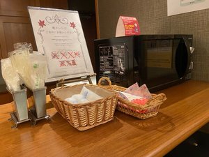 1階フロント奥に24時間お使いいただける電子レンジがございます。