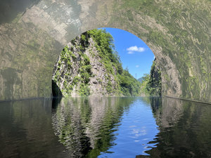 『清津峡』日本三大渓谷の一つ 青い空と美しい渓谷