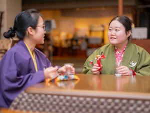 【こたつラウンジ】湯上がりに語らう、心ほどける温泉宿のやさしい時間