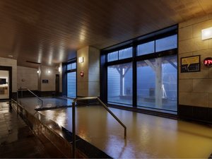 温泉「琥珀色の湯」