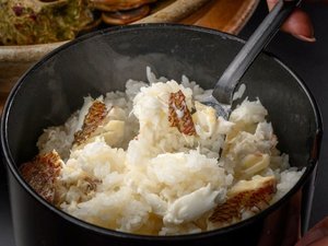 *【食事】宝楽焼きの〆に鯛めし