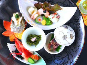 #海散歩-umisanpo-秋 当館一番人気の海鮮会席!前菜は美味しいものをちょっとずつお楽しみ頂けます♪
